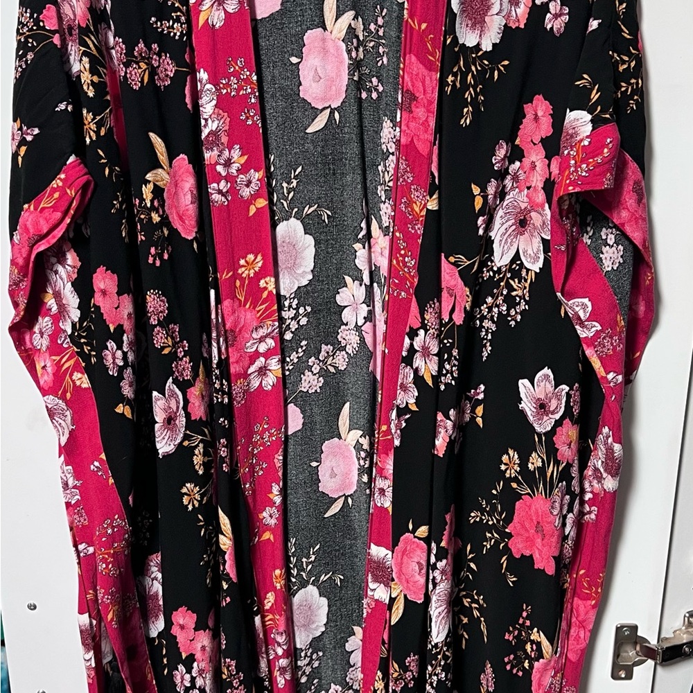 Floral Women's Long Kimono Top - Black and Pink